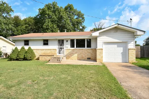 2631 E Linwood St, Springfield, MO 65804