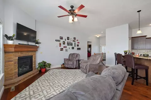 2112 N Williamsburg Ln, Ozark, MO 65721 photo 8