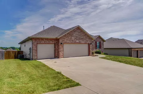 2112 N Williamsburg Ln, Ozark, MO 65721 photo 3