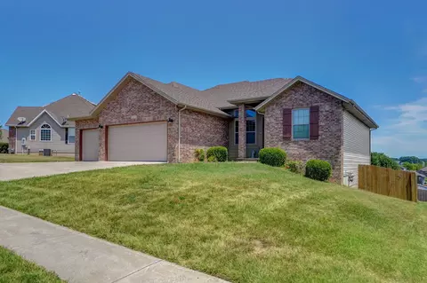 2112 N Williamsburg Ln, Ozark, MO 65721 photo 2