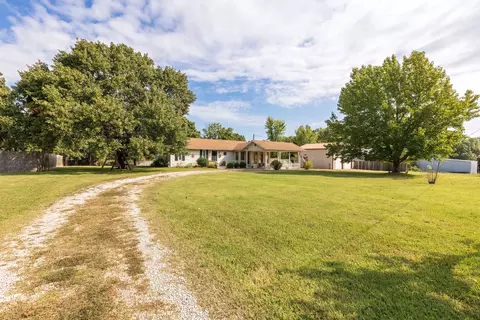 997 Elm Branch Dr, Marshfield, MO 65706 photo 2