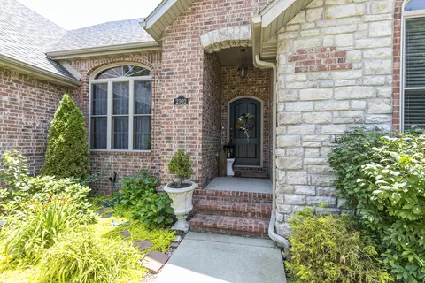 2302 E Hawkins Ct, Ozark, MO 65721 photo 3