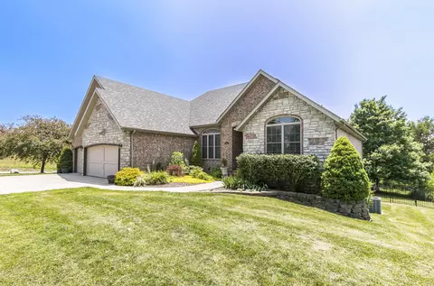 2302 E Hawkins Ct, Ozark, MO 65721 photo 2