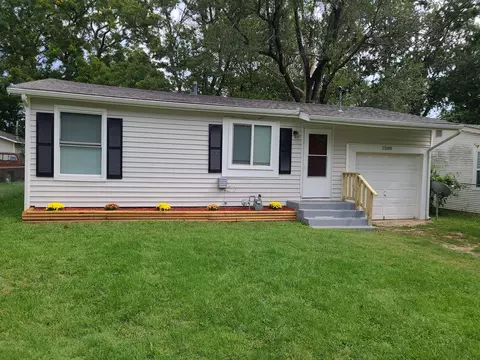 1200 N Warren Ave, Springfield, MO 65802 photo 1