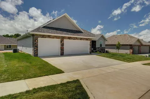 802 E Crew Dr, Nixa, MO 65714 photo 5