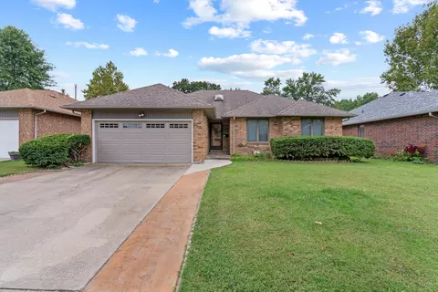 1348 E Broadmoor St, Springfield, MO 65804