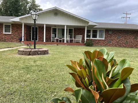 861 E Burford St, Marshfield, MO 65706 photo 1
