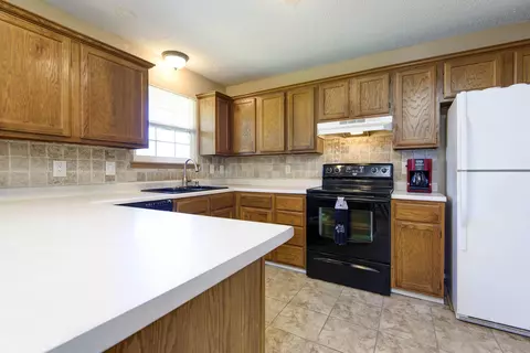 2949 W Melbourne St, Springfield, MO 65810 photo 11