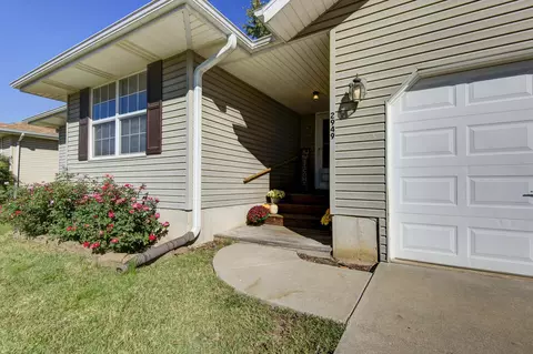 2949 W Melbourne St, Springfield, MO 65810 photo 3