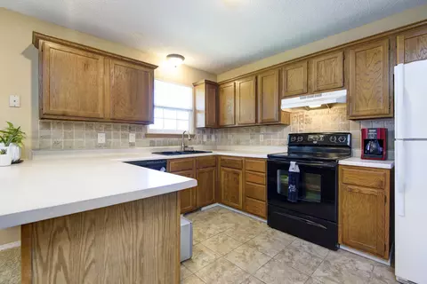 2949 W Melbourne St, Springfield, MO 65810 photo 12