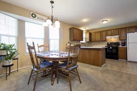 2949 W Melbourne St, Springfield, MO 65810 photo 9