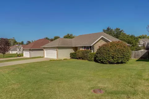 905 W Snider St, Ozark, MO 65721 photo 2