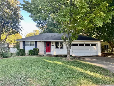 2834 S Roanoke Ave, Springfield, MO 65807