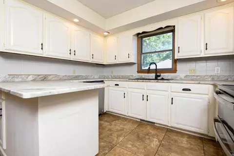 1733 W Primrose St, Springfield, MO 65807 photo 9