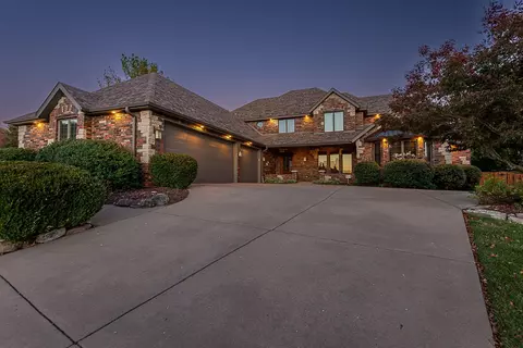 4856 S Claridge Cir, Springfield, MO 65810 photo 2