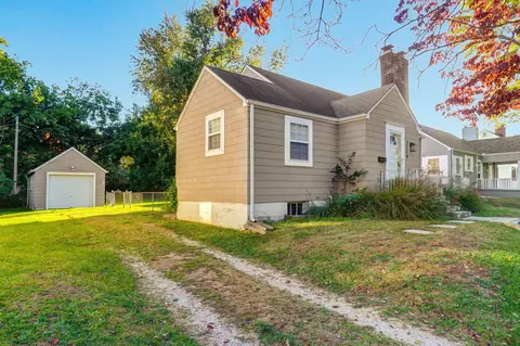 1238 E Linwood Dr, Springfield, MO 65804