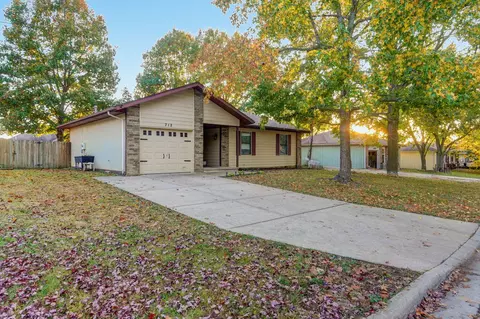712 E Scott Wayne Dr, Nixa, MO 65714 photo 2