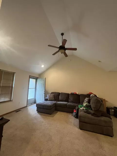 621 E Bedford St, Marshfield, MO 65706 photo 2