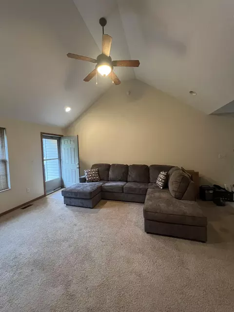 621 E Bedford St, Marshfield, MO 65706 photo 3