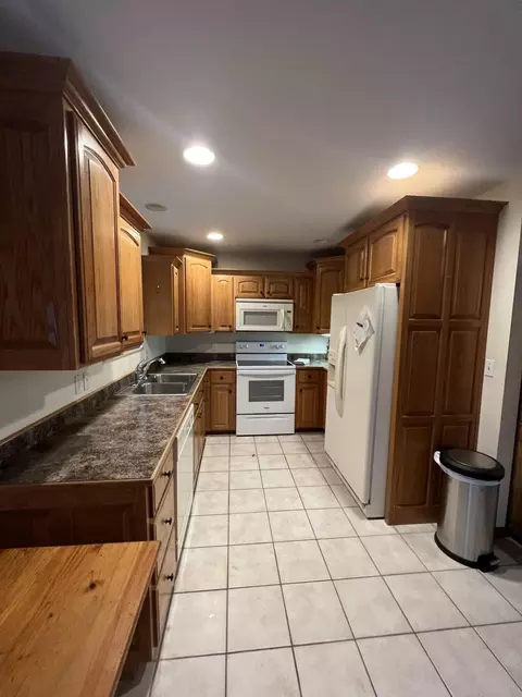 621 E Bedford St, Marshfield, MO 65706 photo 7