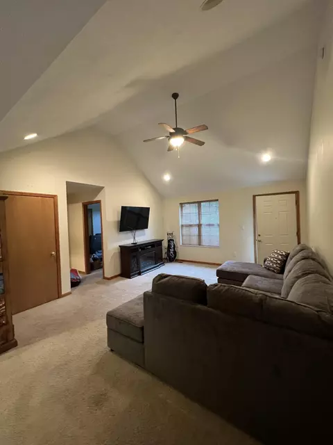 621 E Bedford St, Marshfield, MO 65706 photo 4
