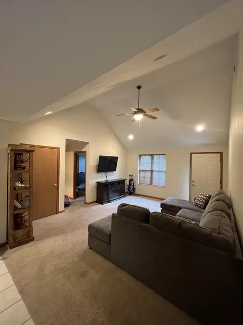 621 E Bedford St, Marshfield, MO 65706 photo 5