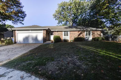 1517 S Meadowview Ave, Springfield, MO 65804