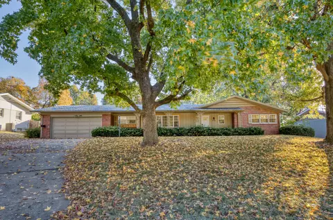 2416 S Cedarbrook Ave, Springfield, MO 65804