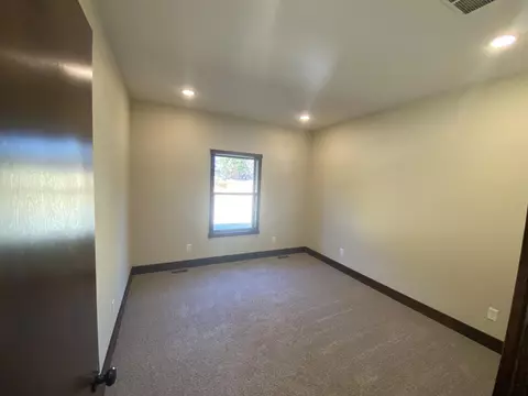 405 E Rosalie St, Strafford, MO 65757 photo 7