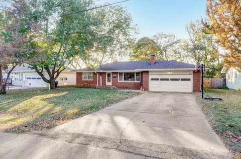 1911 S Glencrest Dr, Springfield, MO 65804 photo 2
