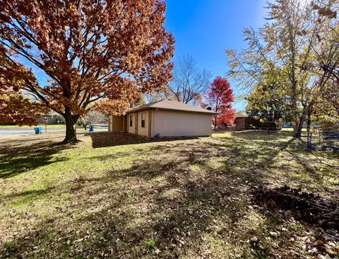 614 E Dyann Dr, Nixa, MO 65714 photo 2