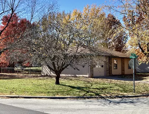 614 E Dyann Dr, Nixa, MO 65714 photo 4