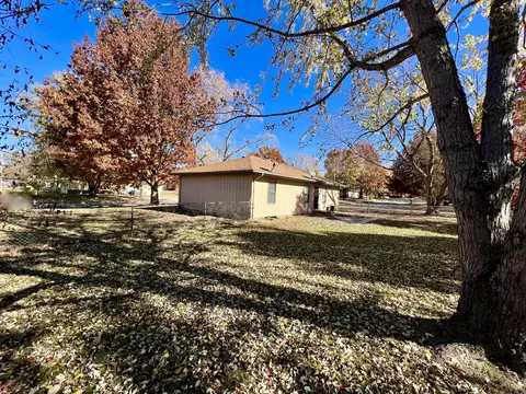 614 E Dyann Dr, Nixa, MO 65714 photo 3