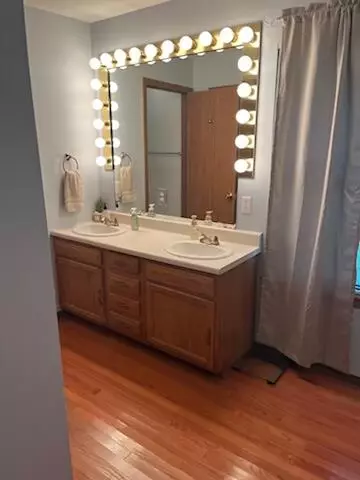 Bath - 310 Heritage Estates Rd, Branson, MO 65616 photo 1 of 5