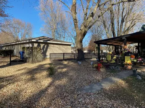 820 S Locust St, Marshfield, MO 65706 photo 2