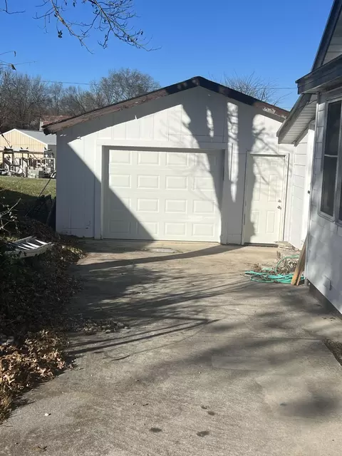 100 W Maple St, Mansfield, MO 65704 photo 23