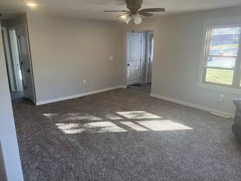 100 W Maple St, Mansfield, MO 65704 photo 5