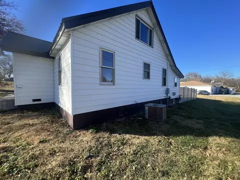 100 W Maple St, Mansfield, MO 65704 photo 25