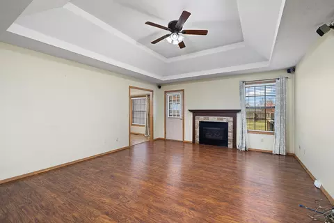 587 S Bradford Ave, Nixa, MO 65714 photo 3