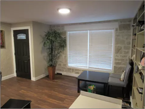 1423 E Buena Vista St, Springfield, MO 65804 photo 6