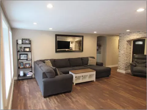1423 E Buena Vista St, Springfield, MO 65804 photo 13