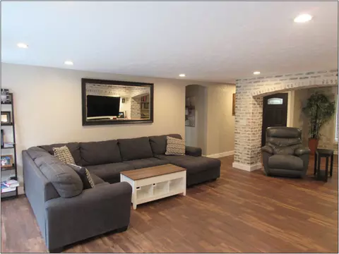 1423 E Buena Vista St, Springfield, MO 65804 photo 9
