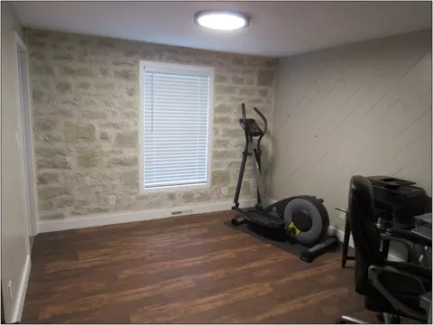 1423 E Buena Vista St, Springfield, MO 65804 photo 45