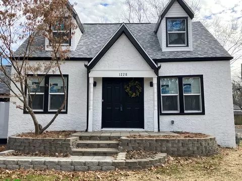 1228 S Pennsylvania Ave, Springfield, MO 65807