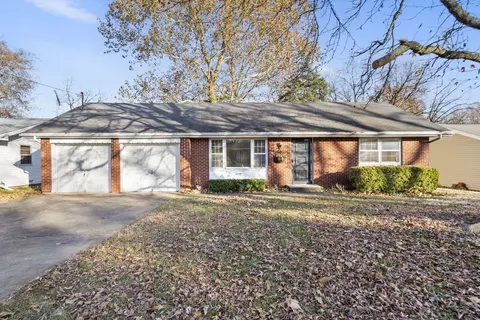 1132 S Bruce Ave, Springfield, MO 65804