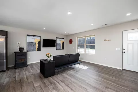 225 W Main St, Crane, MO 65633 photo 9