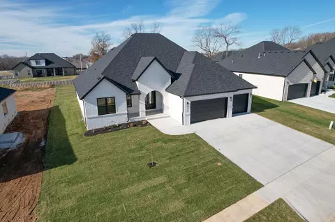 2025 N Riva Ridge Ct, Springfield, MO 65802 photo 2