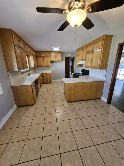 501 Highland Ave, Monett, MO 65708 photo 4
