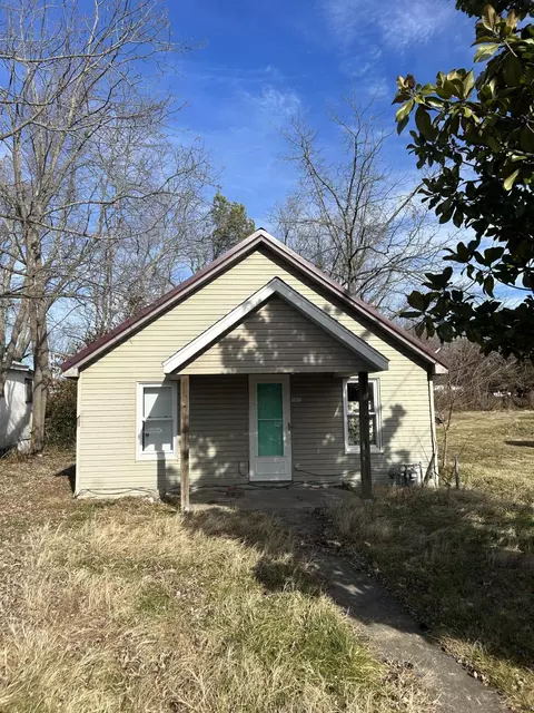 406 W Maple St, Mansfield, MO 65704 photo 2
