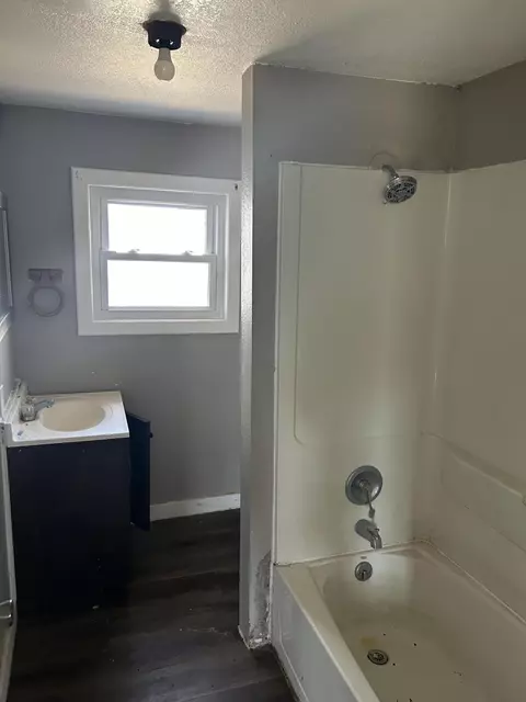 406 W Maple St, Mansfield, MO 65704 photo 6